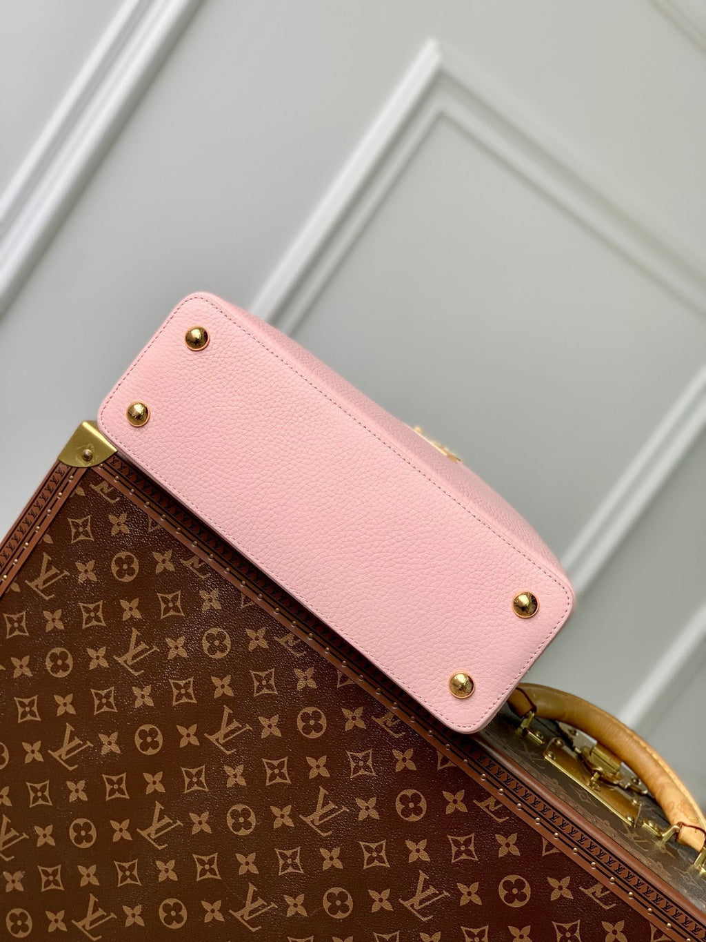 capucines mm 31.5 pink taurillon leather mop gold hardware