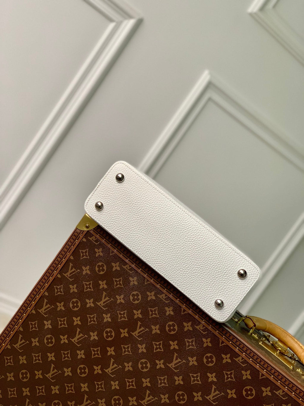 capucines mm 31.5 white taurillon leather silver hardware