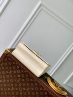 TWIST MM 23CM CREAM EPI GRAINED LEATH