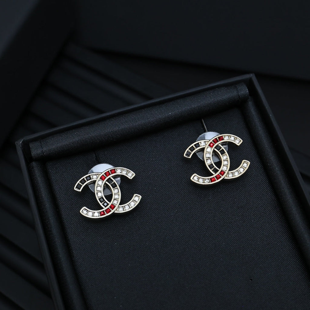 DOUBLE C STUD EARRINGS IN LIGHT GOLD METAL WITH MULTICOLOR CRYSTALS