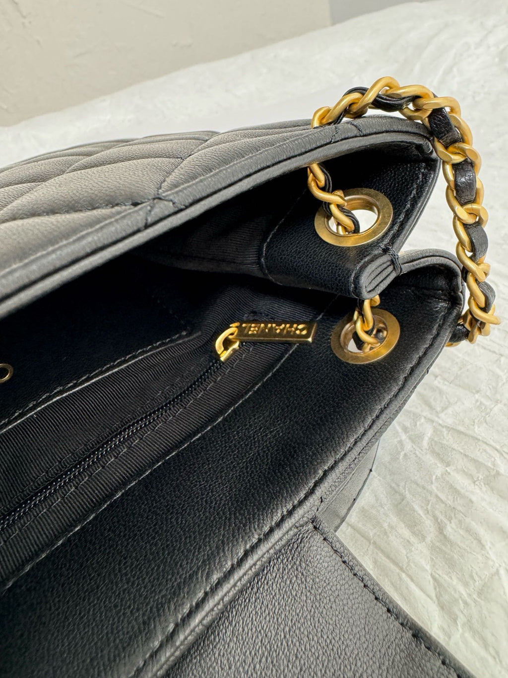24c cc small shopping bag 21cm black lambskin gold hardware