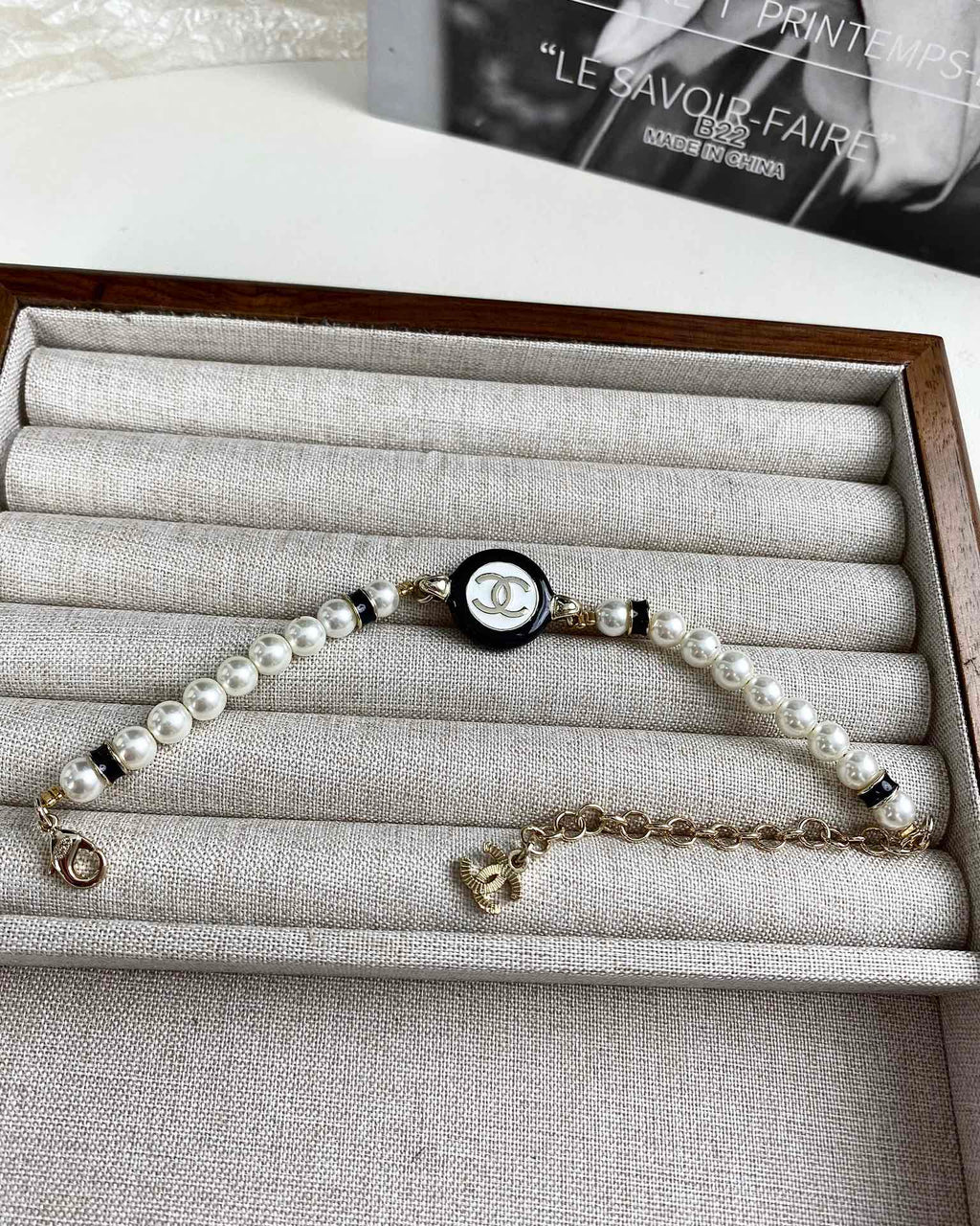 CLASSIC CC PEARL CHAIN WITH    PEARLS BLACK RESIN
