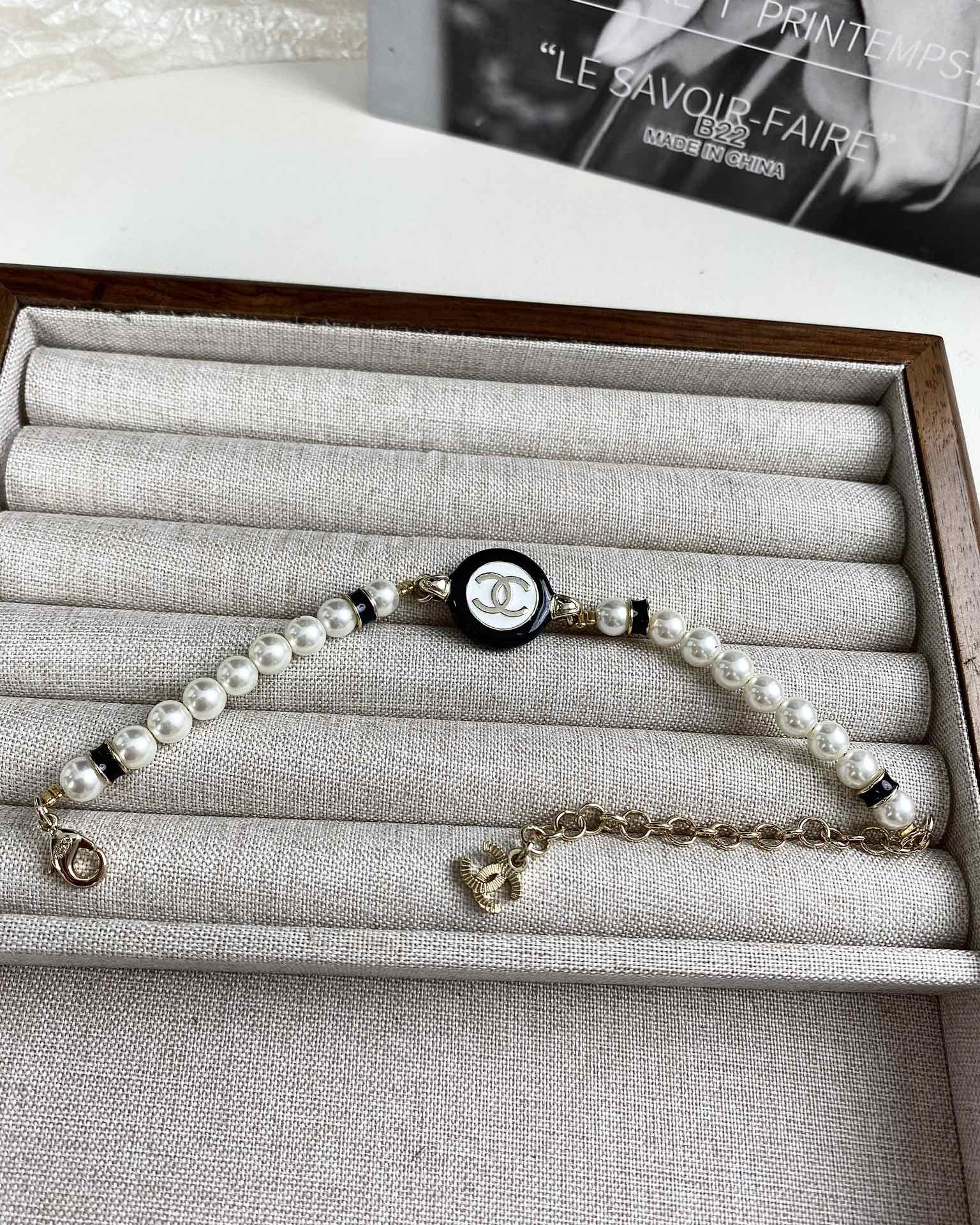 CLASSIC CC PEARL CHAIN WITH    PEARLS BLACK RESIN