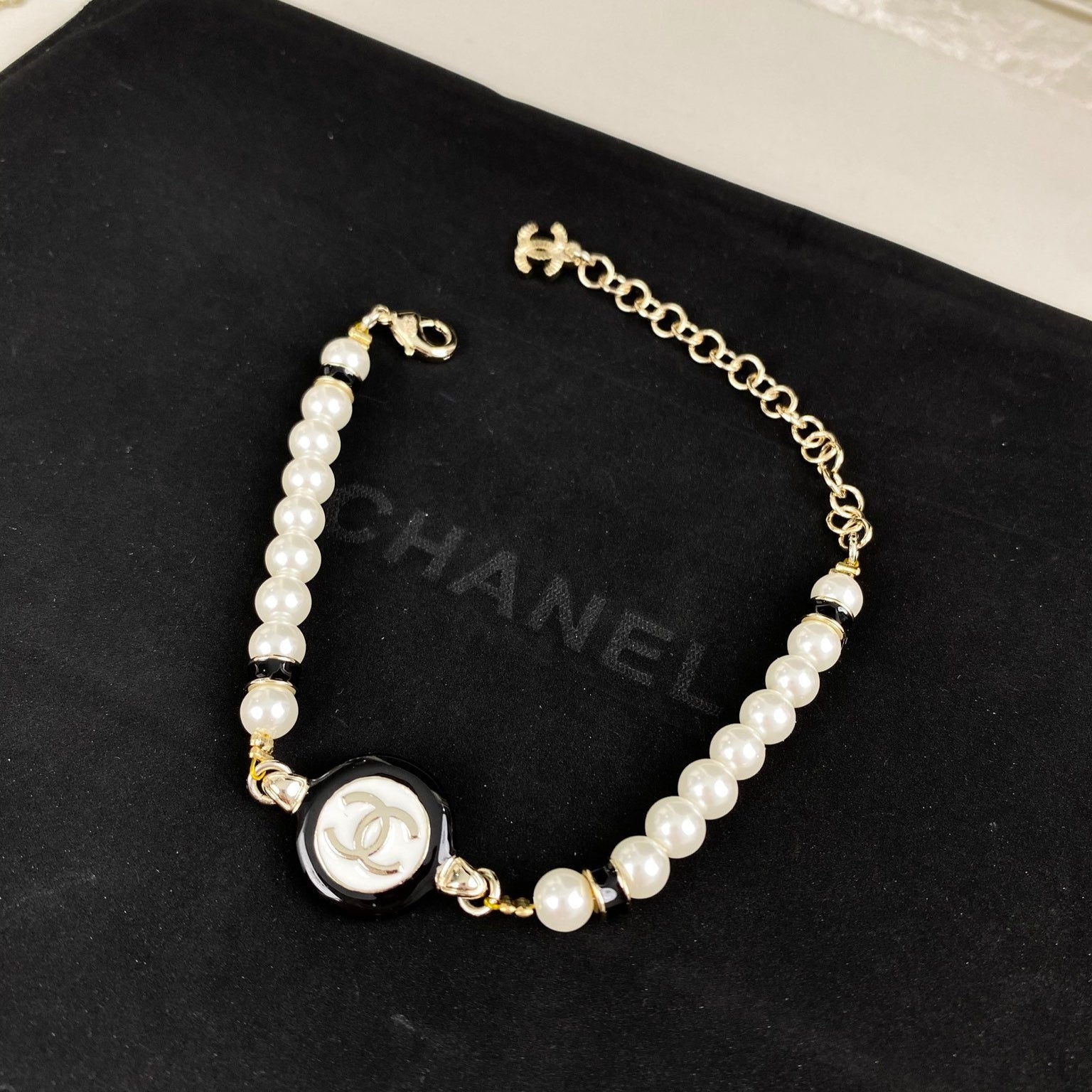 CLASSIC CC PEARL CHAIN WITH    PEARLS BLACK RESIN