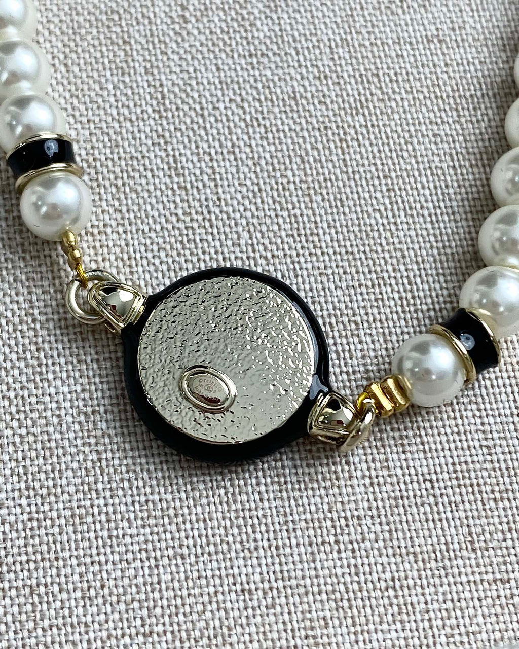 CLASSIC CC PEARL CHAIN WITH    PEARLS BLACK RESIN
