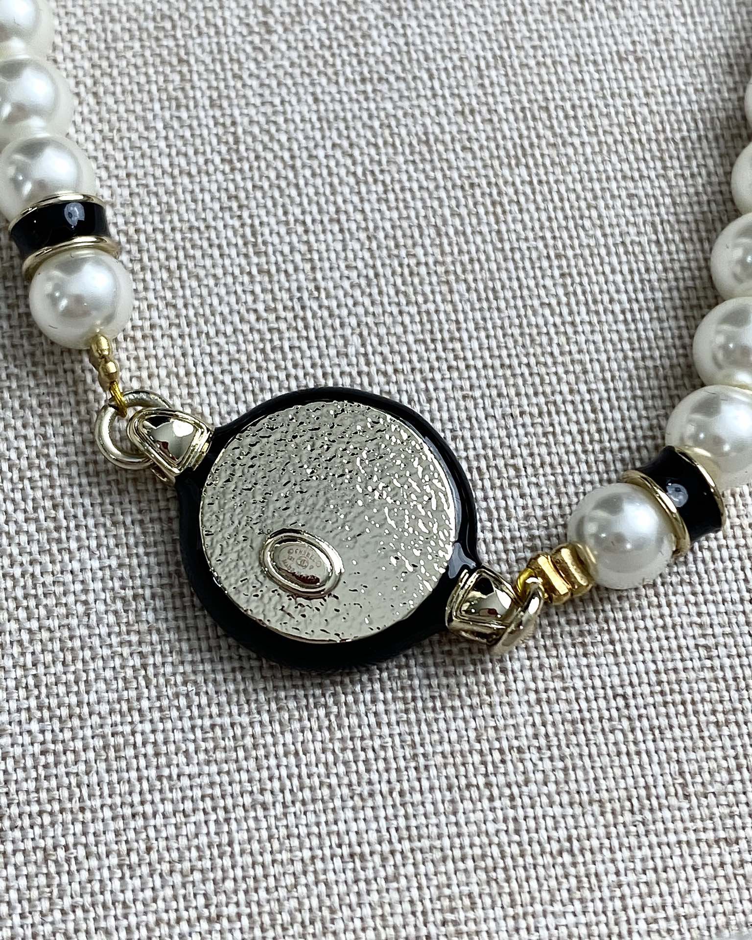 CLASSIC CC PEARL CHAIN WITH    PEARLS BLACK RESIN