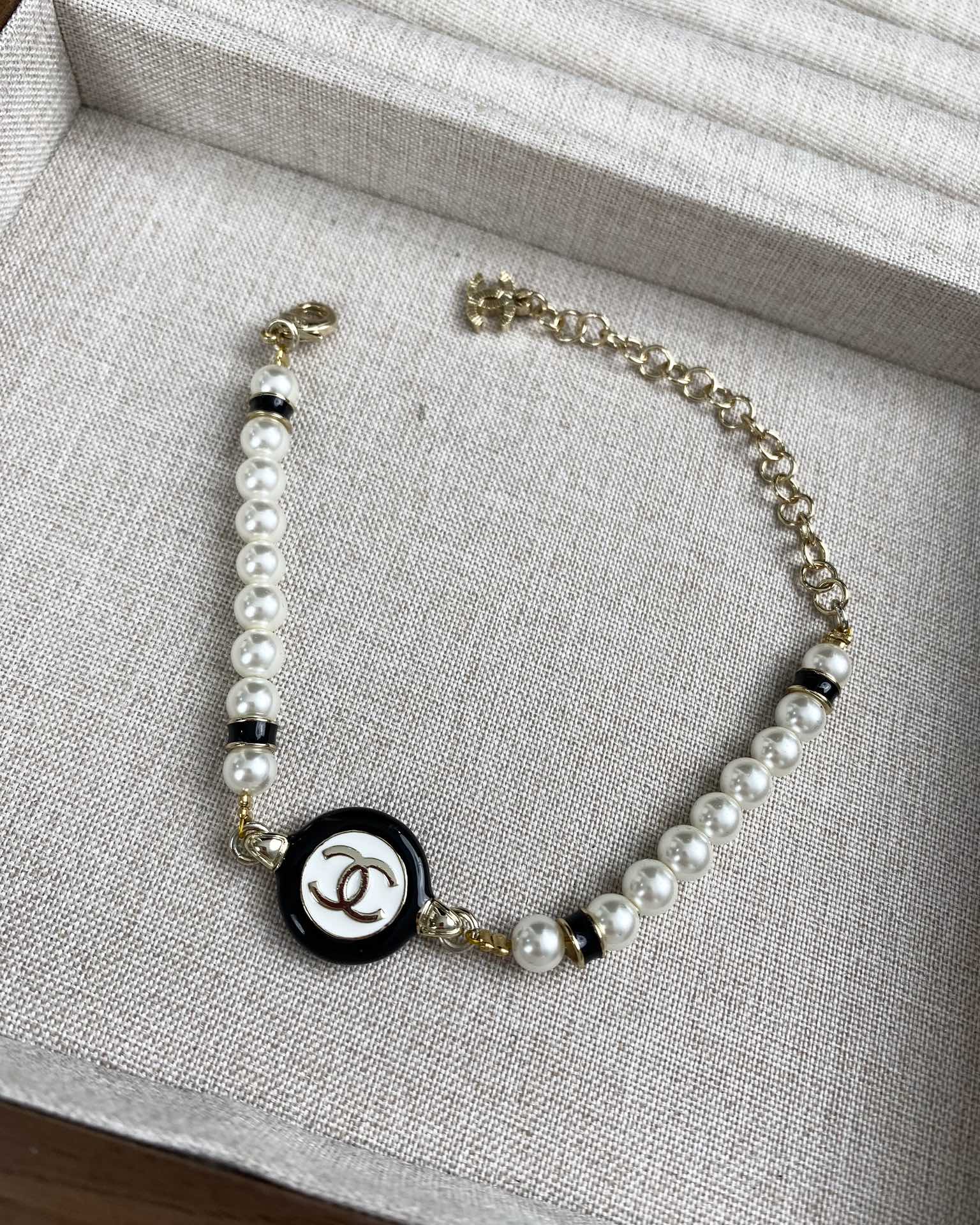 CLASSIC CC PEARL CHAIN WITH    PEARLS BLACK RESIN