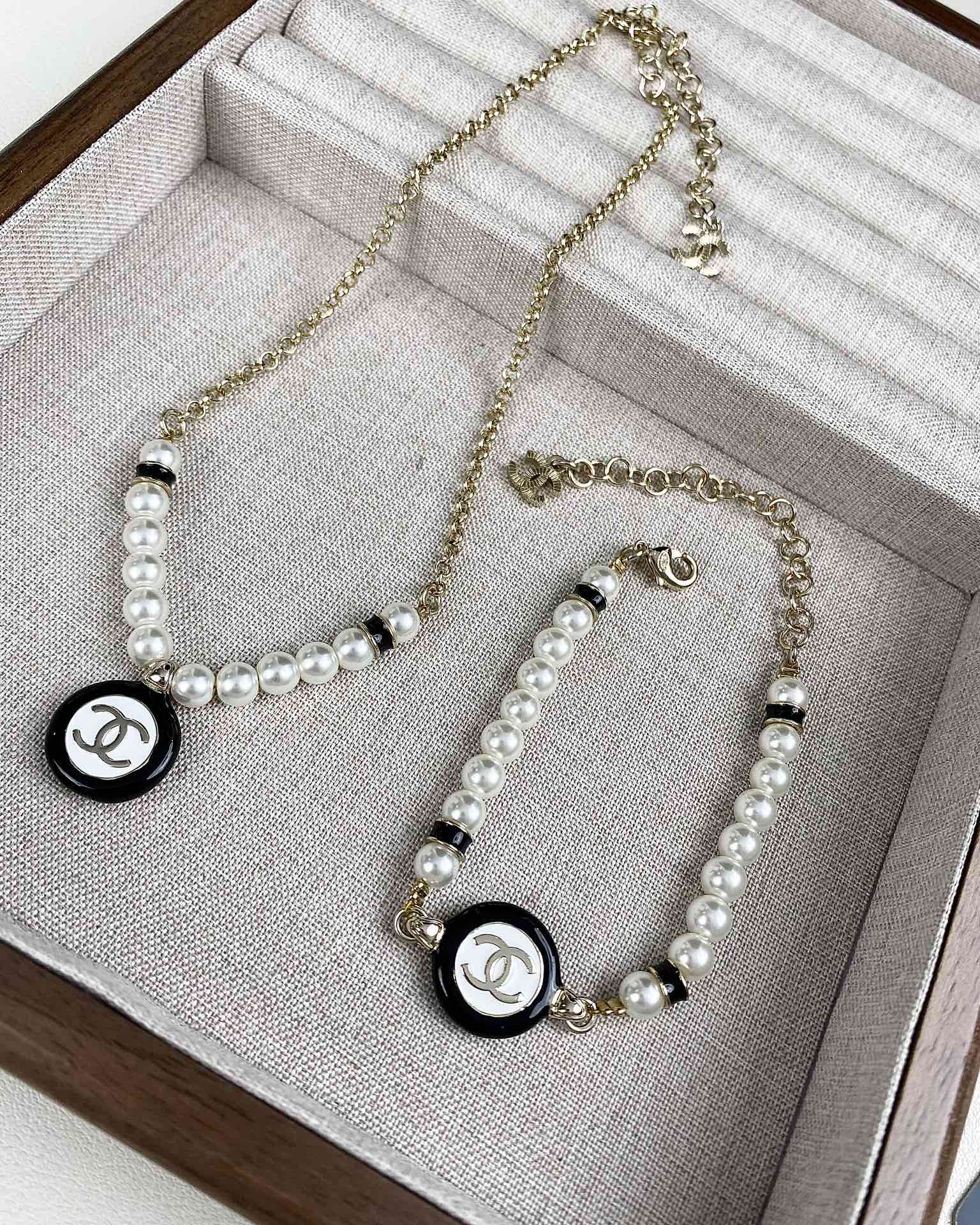 CLASSIC CC PEARL CHAIN WITH    PEARLS BLACK RESIN