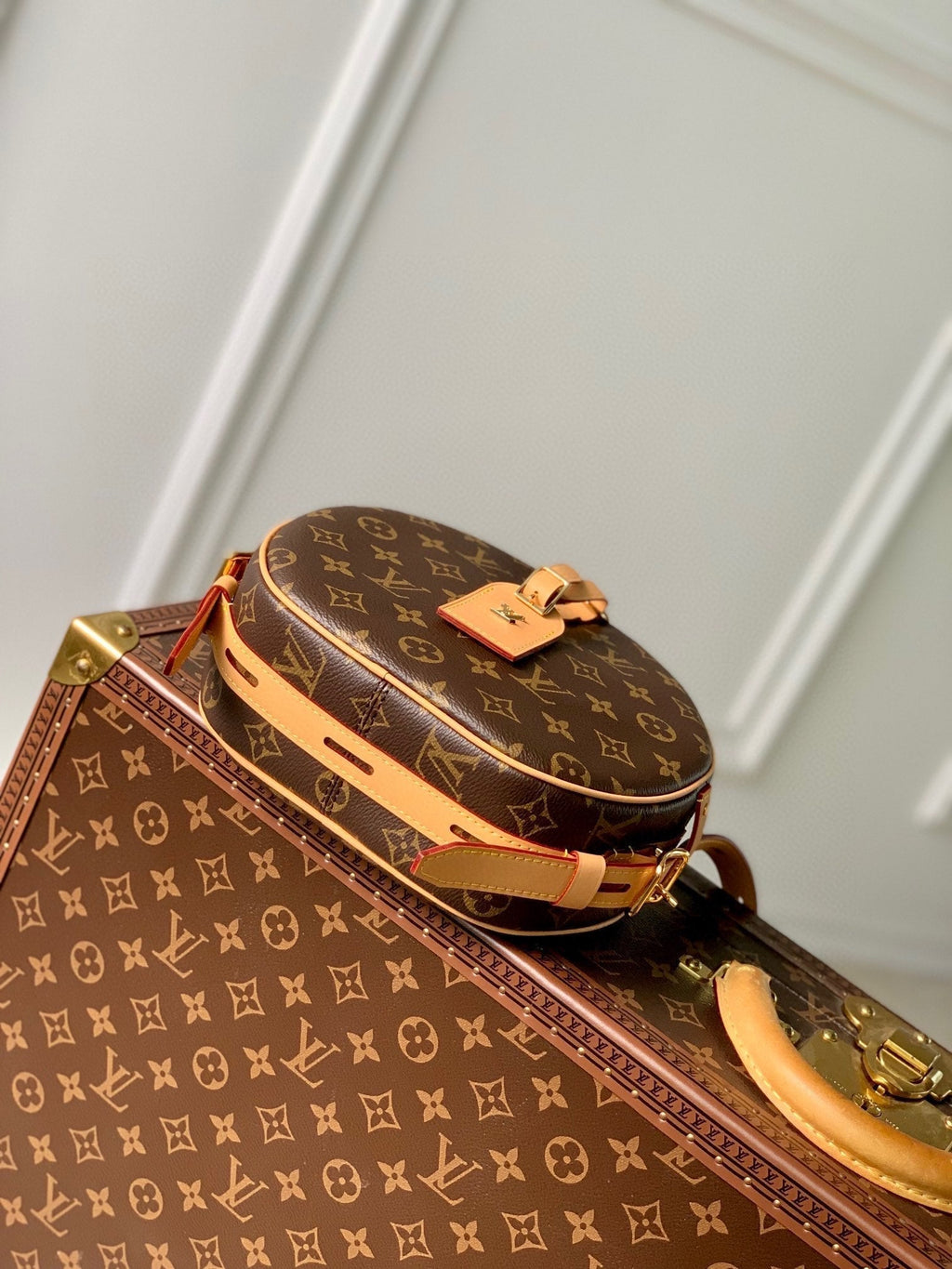 Louis Boite Chapeau Souple MM Brown Monogram