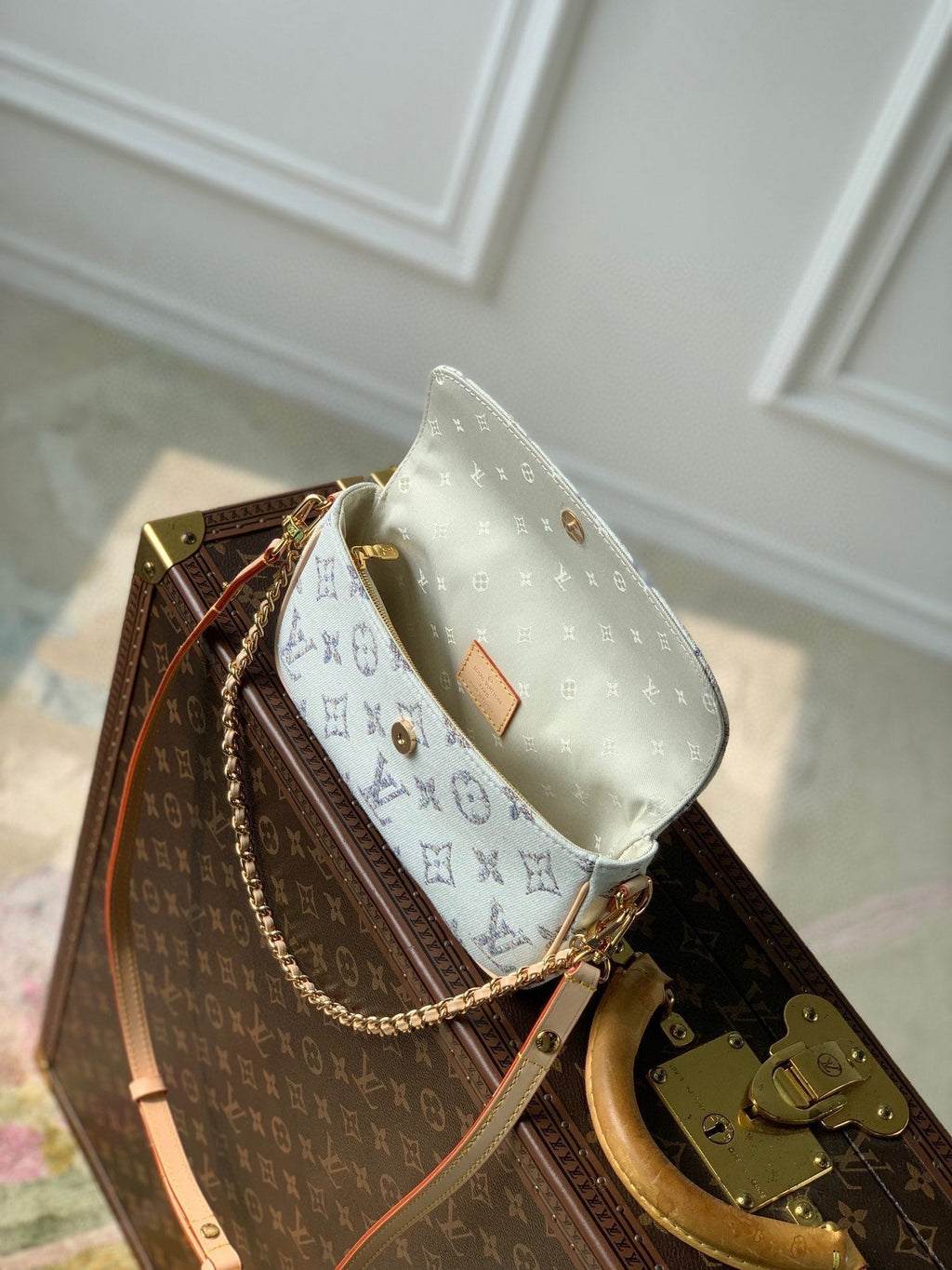 Lv Wallet on Chain Ivy 23.5 White Monogram jacquard fabric