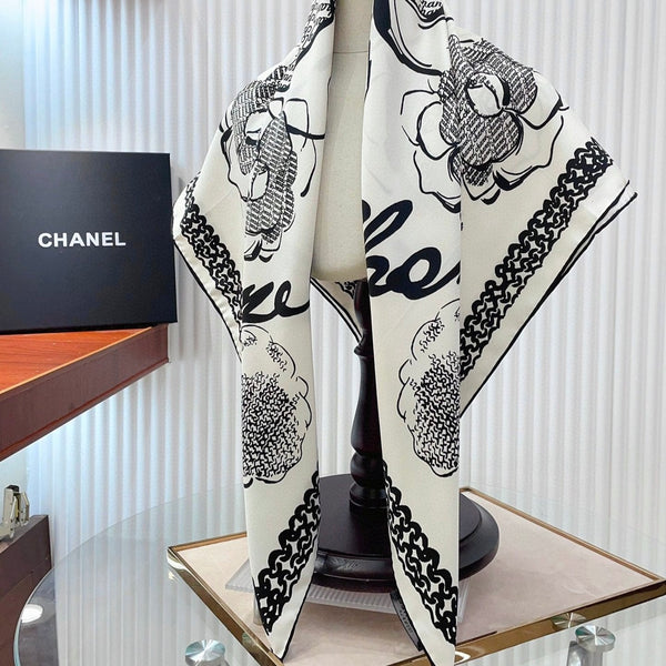 CC Square Scarf 90 CM In White Black Silk Twill  271782
