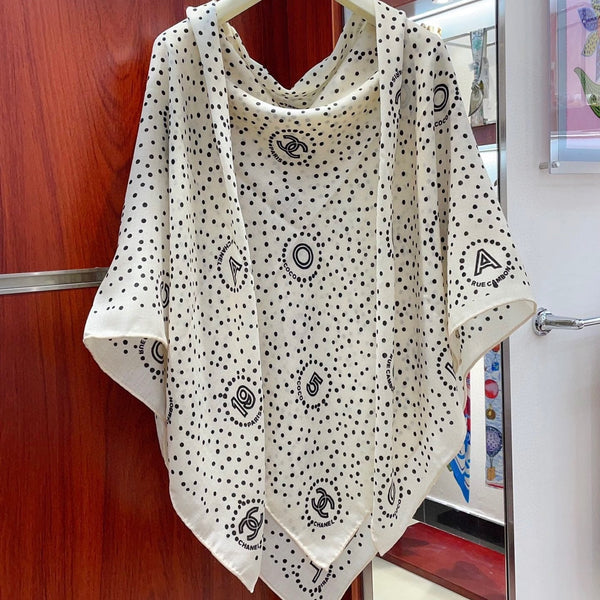 CC Square Scarf 140 CM In White Mix Black Cashmere And Silk  398279