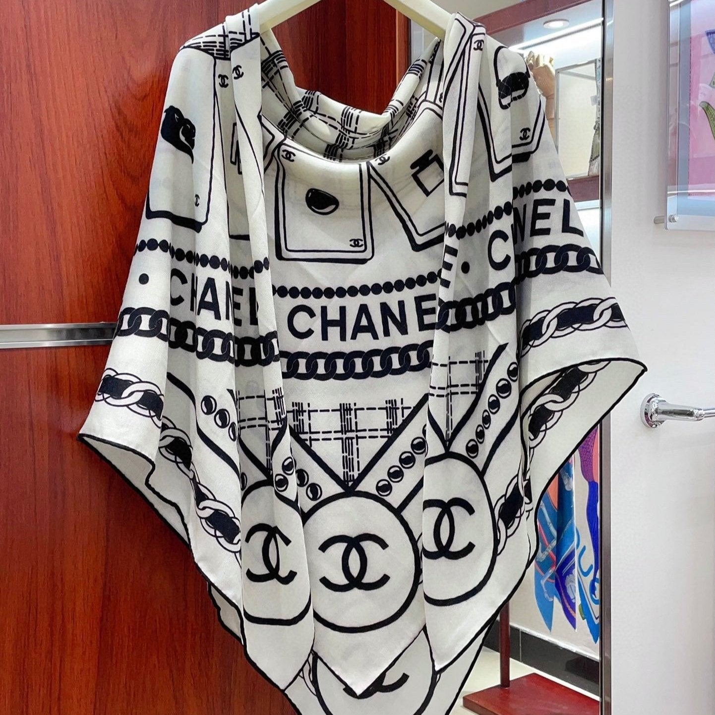 CC Square Scarf 140 CM In White Mix Black Cashmere And Silk 407279