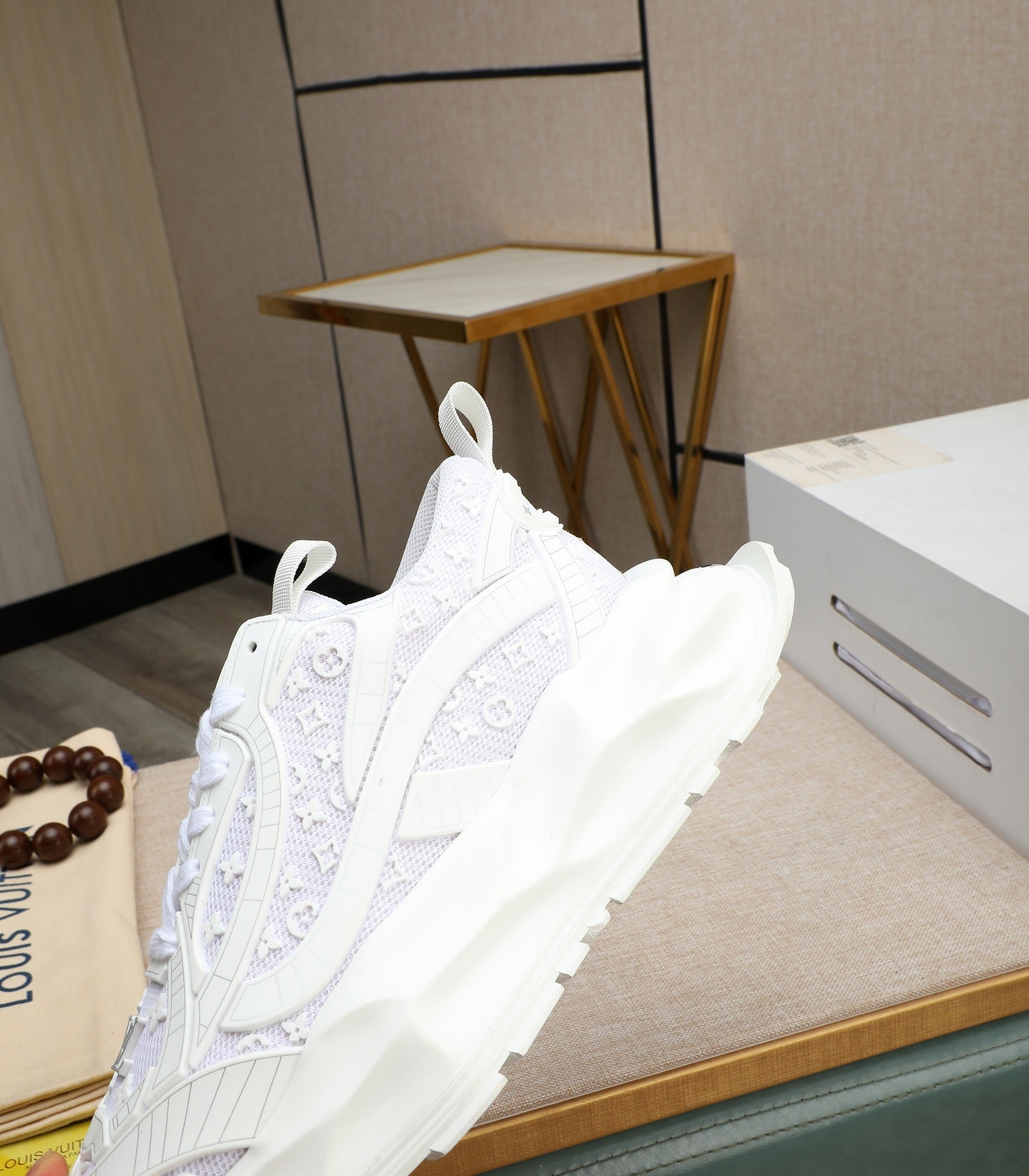 LV TRAINER IN WHITE CALFSKIN AND BREATHABLE MESH