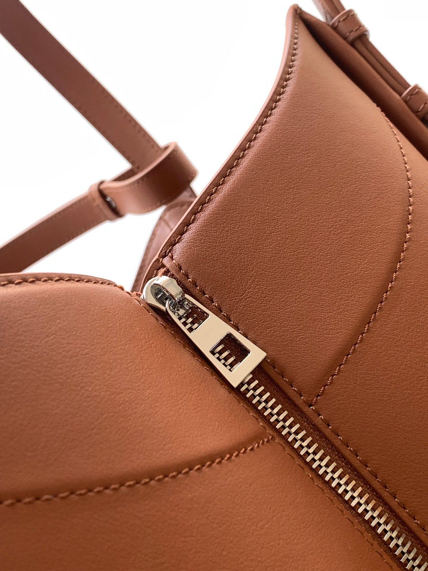 Loewe Hammock Bag 15 cm Camel Calfskin