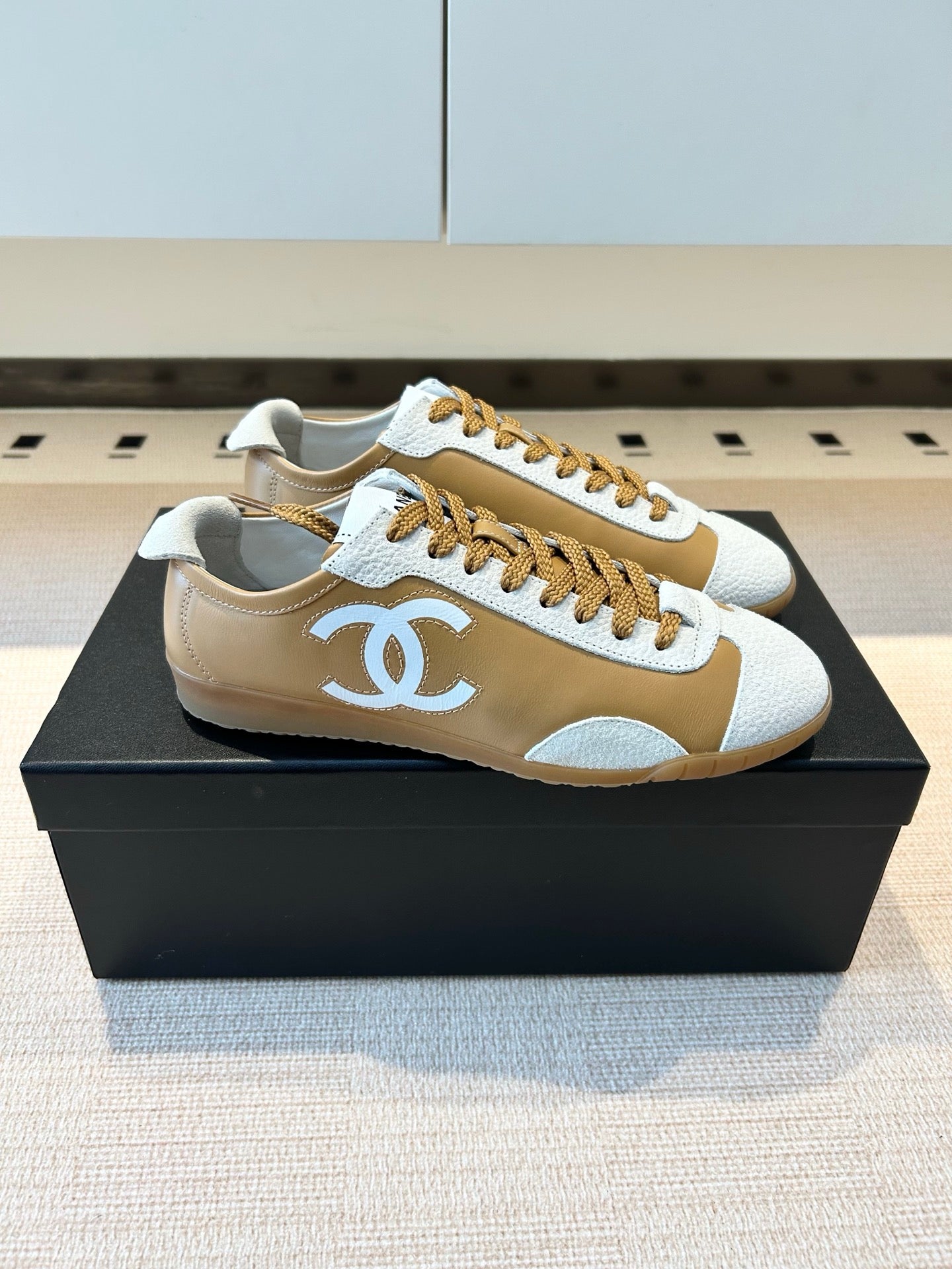 CC 26s Trainers White Brown Calfskin & Suede 618698