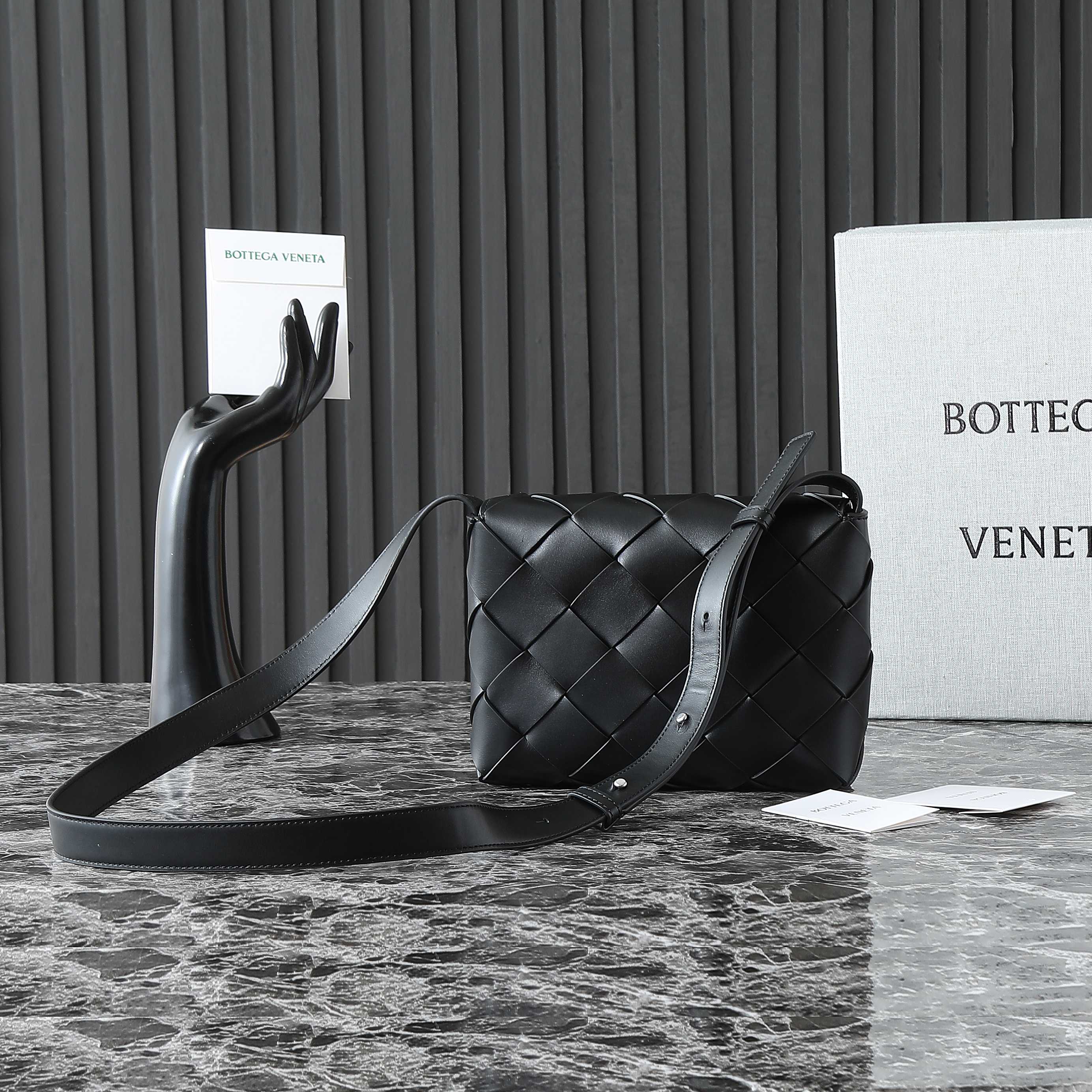 BV 25S DIAGO SHOULDER BAG 25.5 IN BLACK COWHIDE