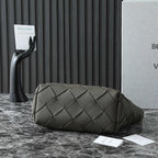 BV 25S DIAGO HOBO 39 IN VERY DEEP OLIVE GRAIN COWHIDE