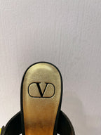 VT One Stud Leather Sandals Black Cowhide 292887