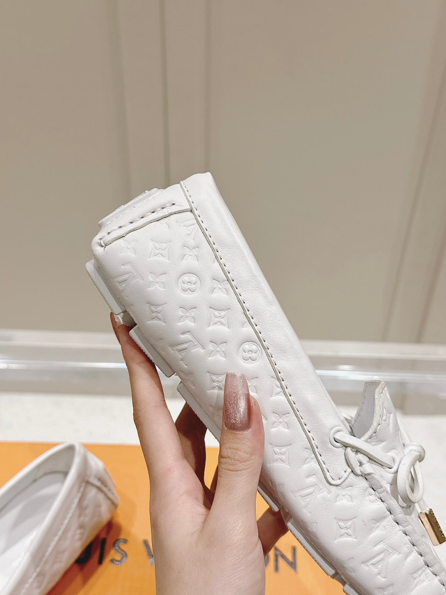 LV Gloria Loafer White Embossed Calfskin 480739
