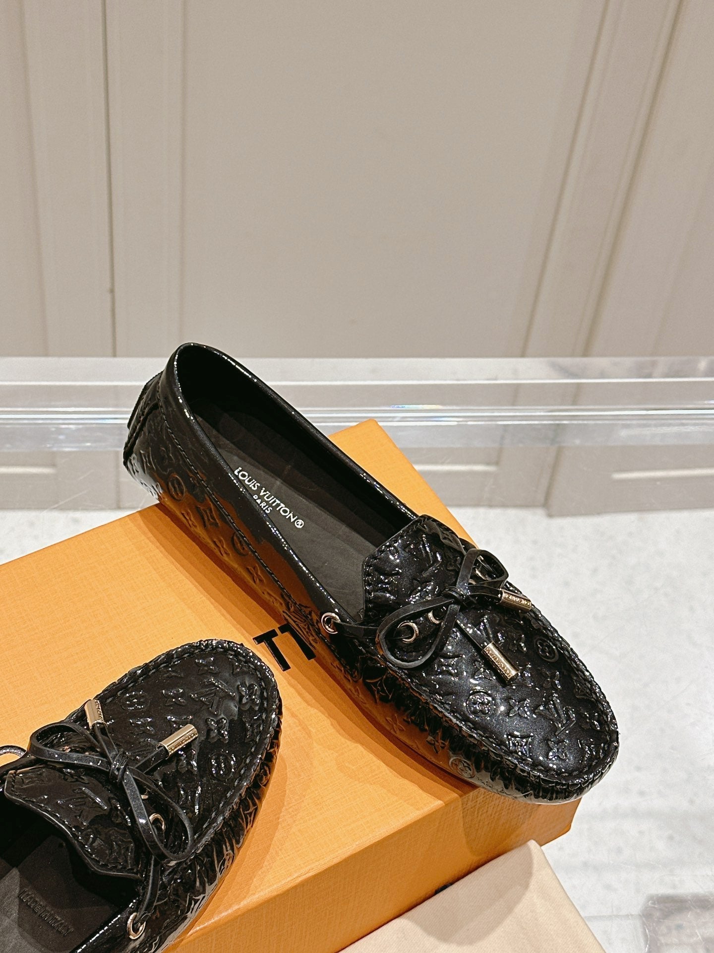 LV Gloria Loafer Black Embossed Patent Calfskin 480737