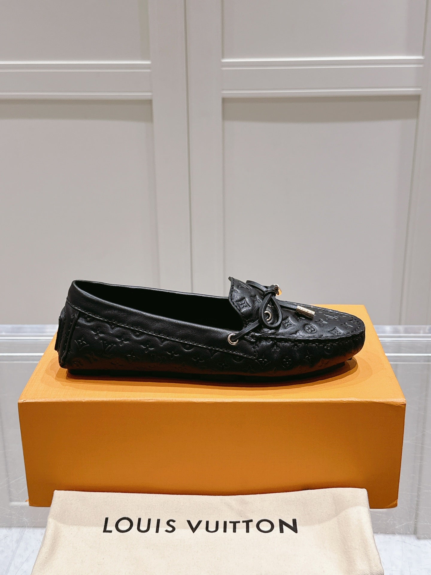 LV Gloria Loafer Black Embossed Calfskin 480740