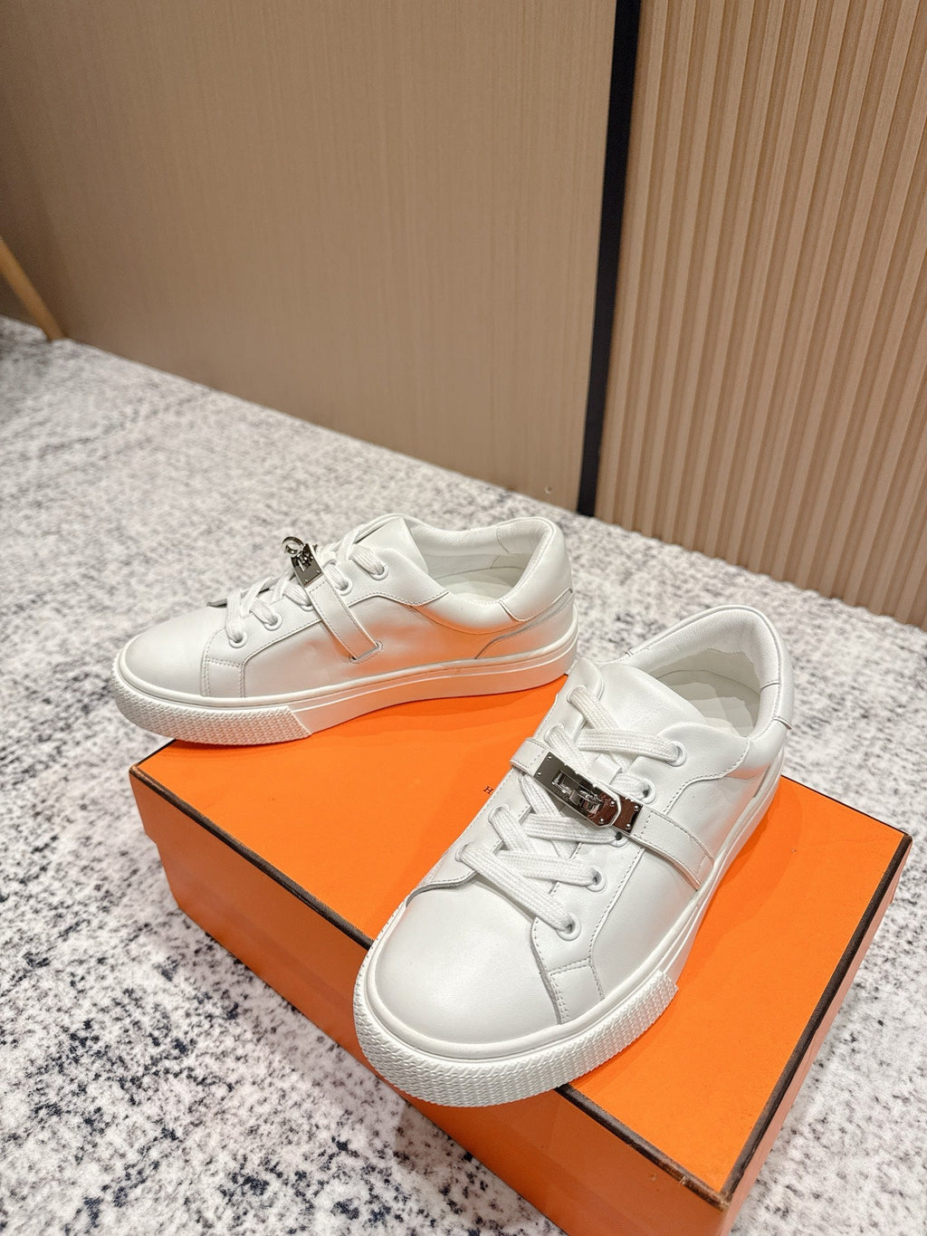 HM Casual Sneakers Sliver Buckle White Leather