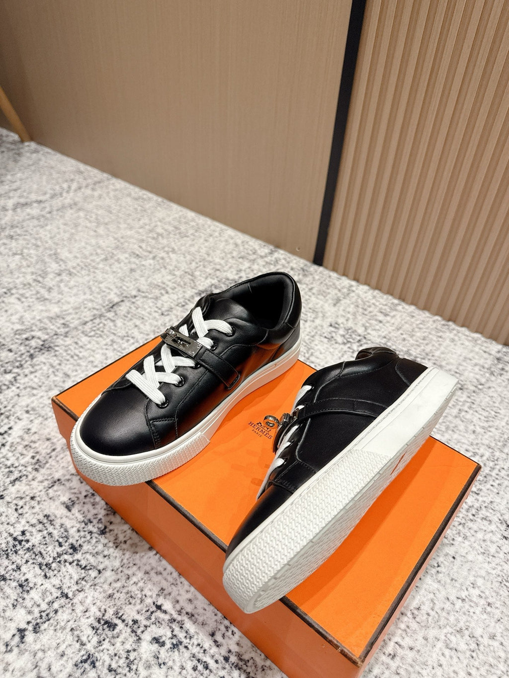 HM Casual Sneakers Sliver Buckle Black White Leather