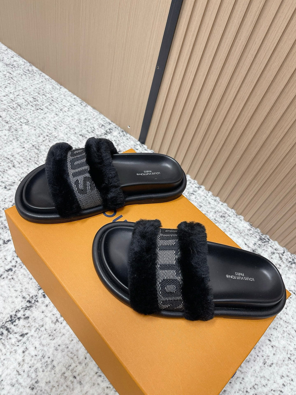 LV 25SS FW Platform Slippers Black Canvas Wool 533770