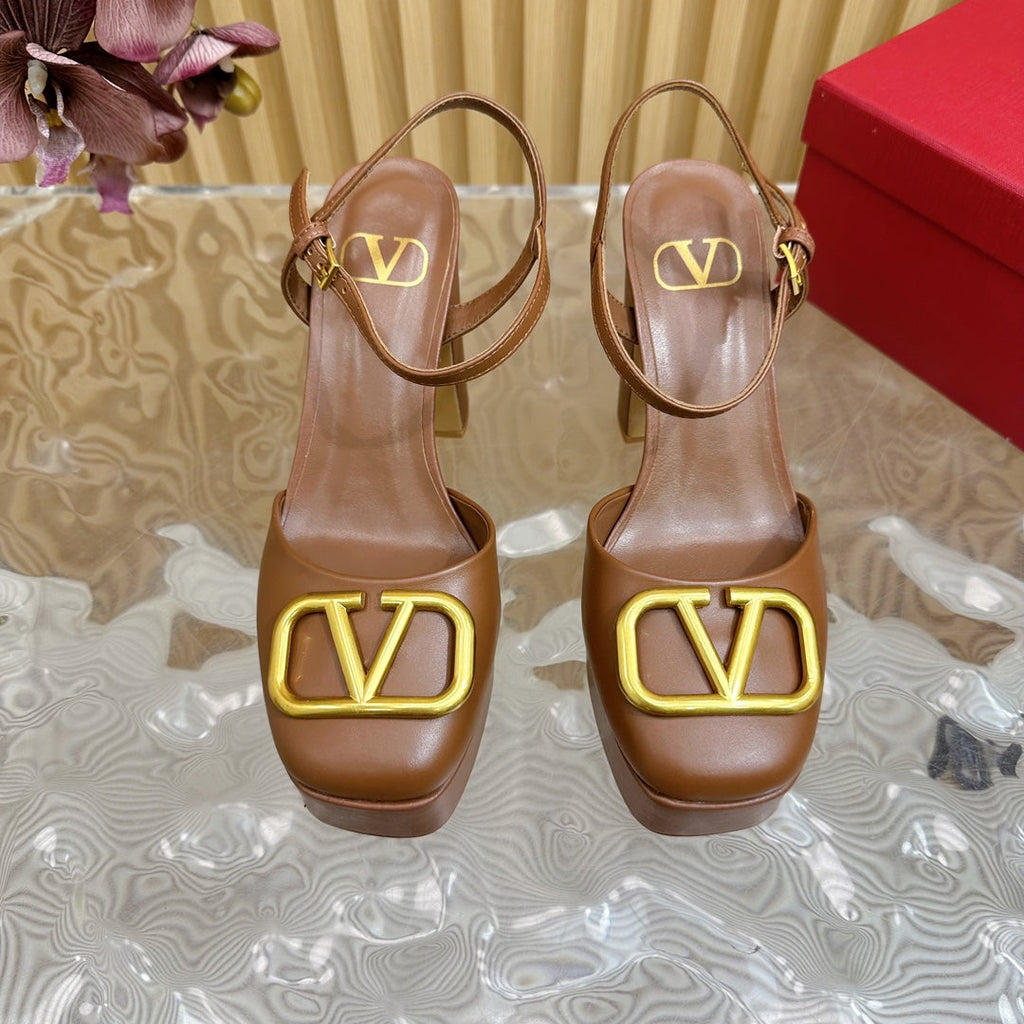 VT Signature 115mm Patent Leather Platform Pumps Brown Calfskin 286471