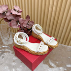 Rockstud Flatform Sandal 45mm In White Calfskin And Raffia 102844