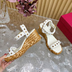 Rockstud Flatform Sandal 75mm In White Calfskin And Raffia 102854