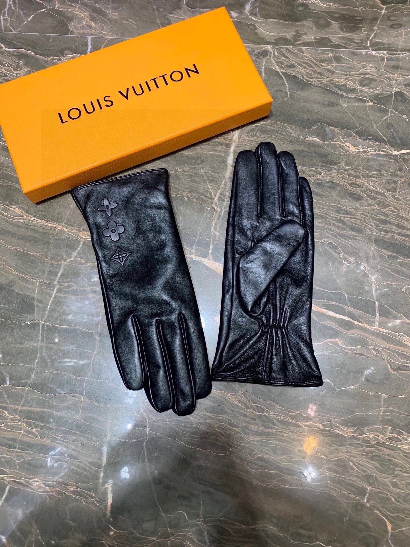 LV GLOVES IN BLACK LAMBSKIN 463843