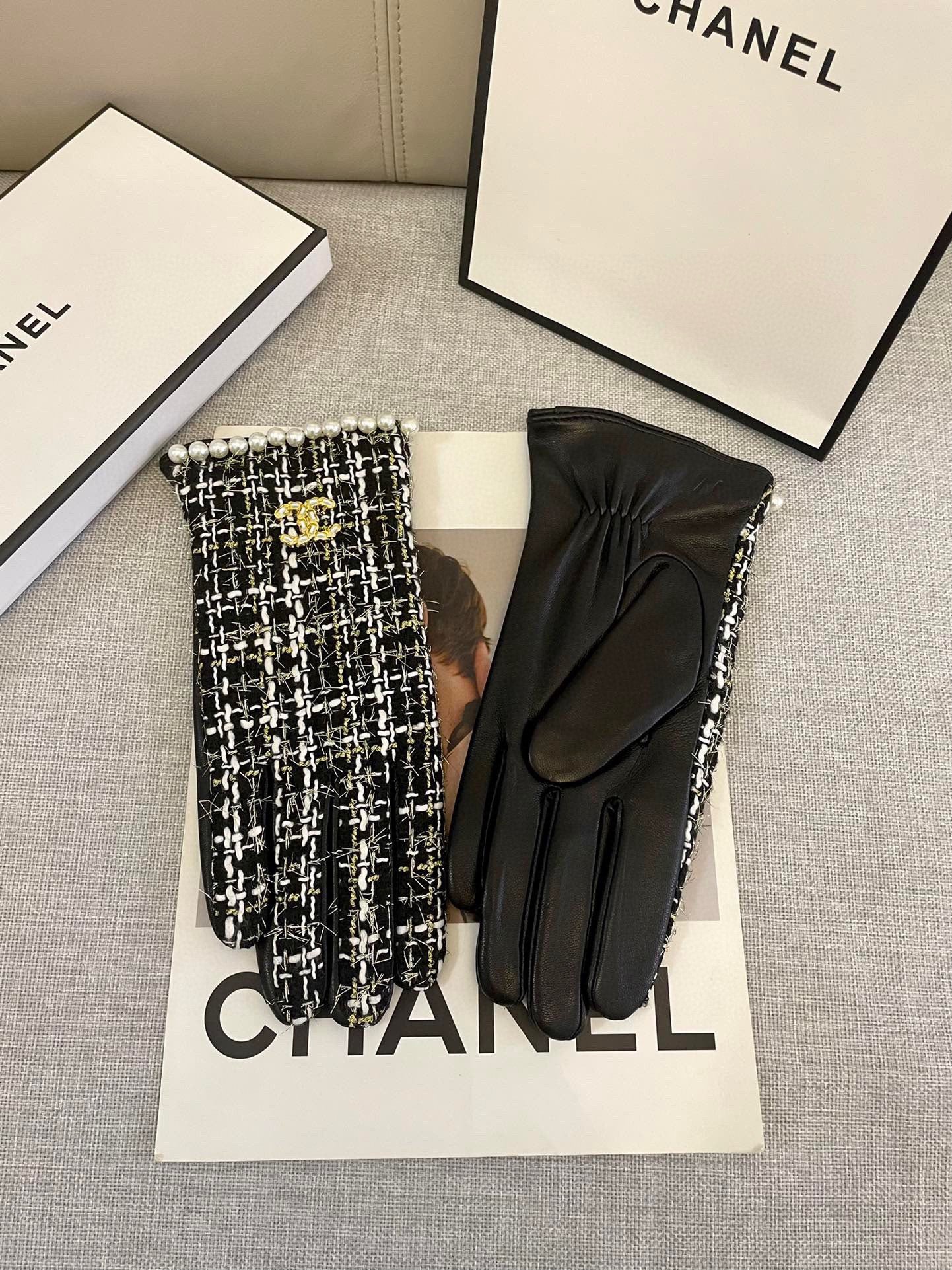 GLOVES IN BLACK MIX WHITE WOOL TWEED AND SHEEPSKIN 463846