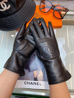 GLOVES IN BLACK LAMBSKIN 463840