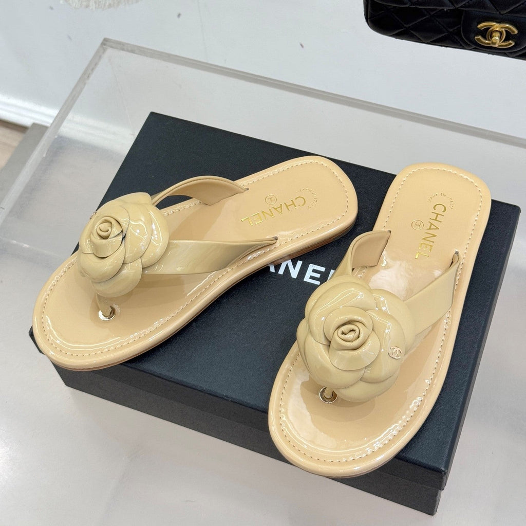 CC 26C Early Spring Camellia Slide Beige Patent Leather