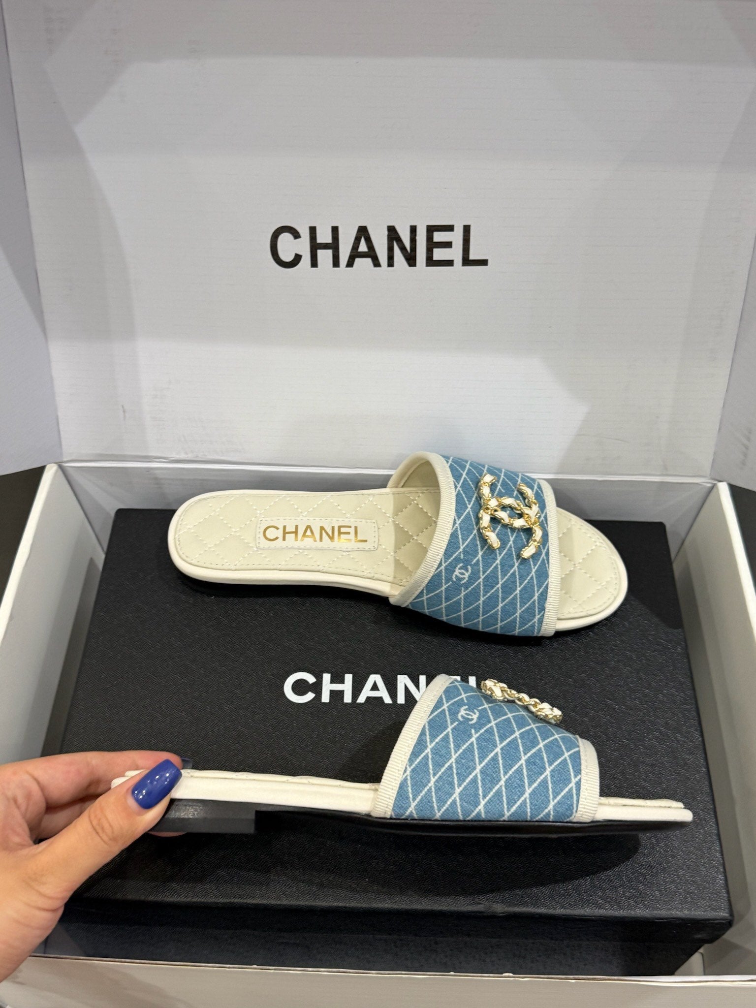 CC 25ss Chain Flat Slippers Blue White Cowhide & Sheepskin 417566