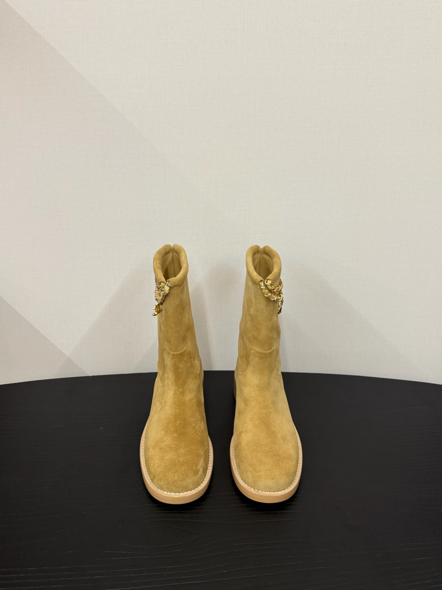 CC 25s Short Flat Chain Knight Boots Beige Cow Suede&Sheeepskin 417845