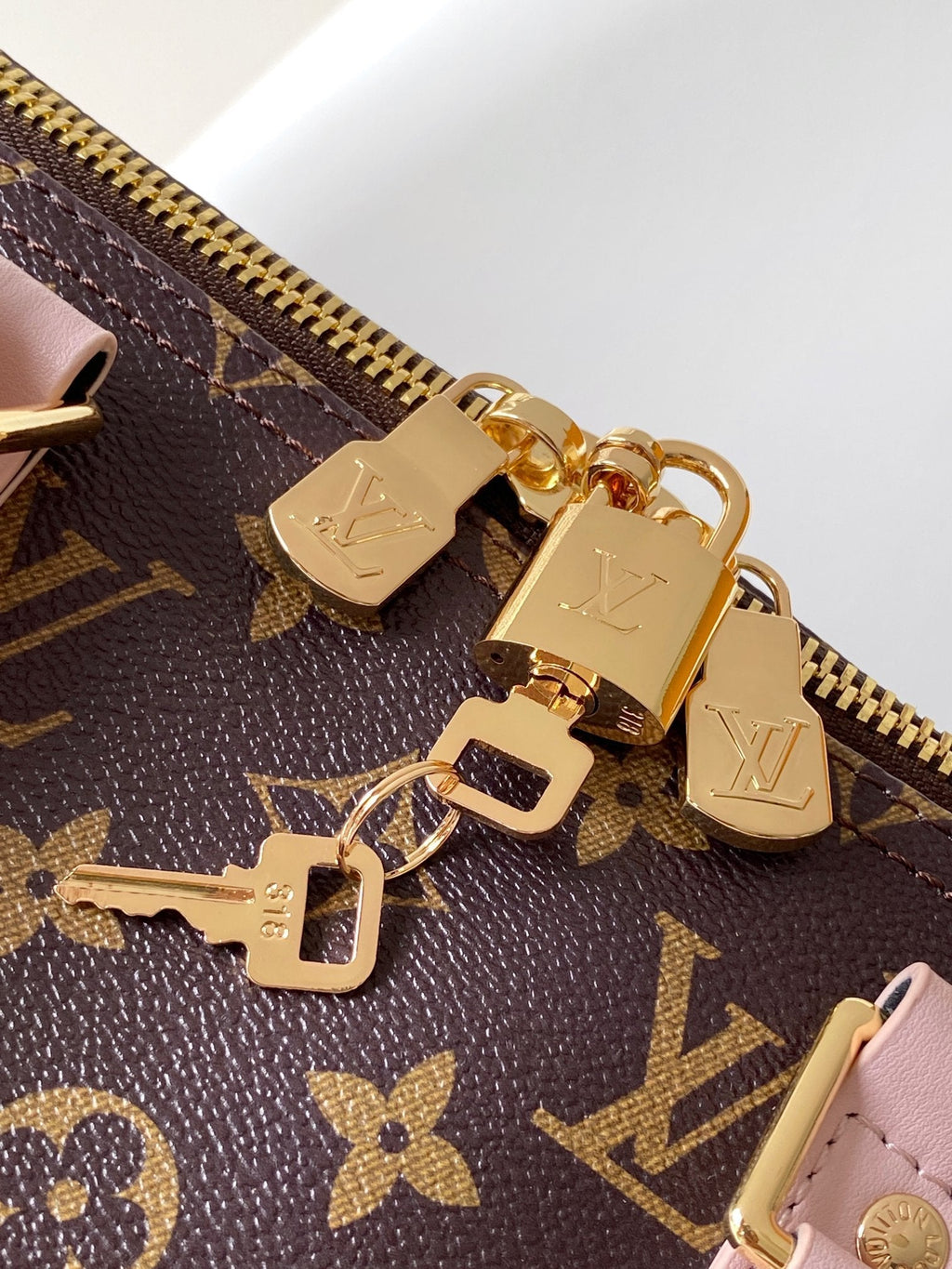 LV M25822 Keepall Bandoulière 45 Travel Bag Brown Pink Monogram Canvas GHW