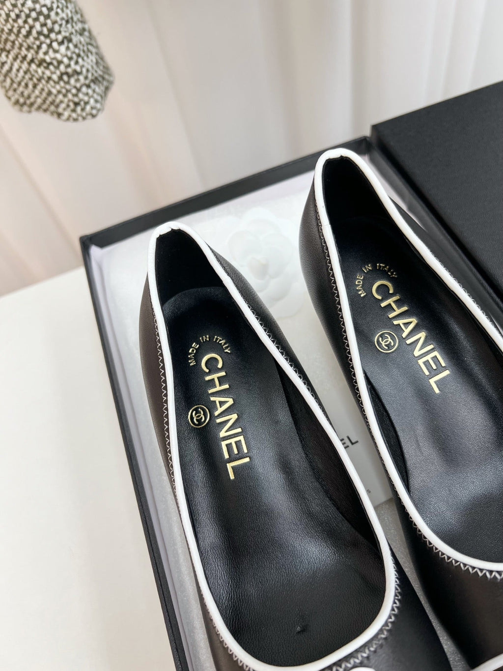 CC Slingback With White Contrast Stitching Black Lambskin 476707