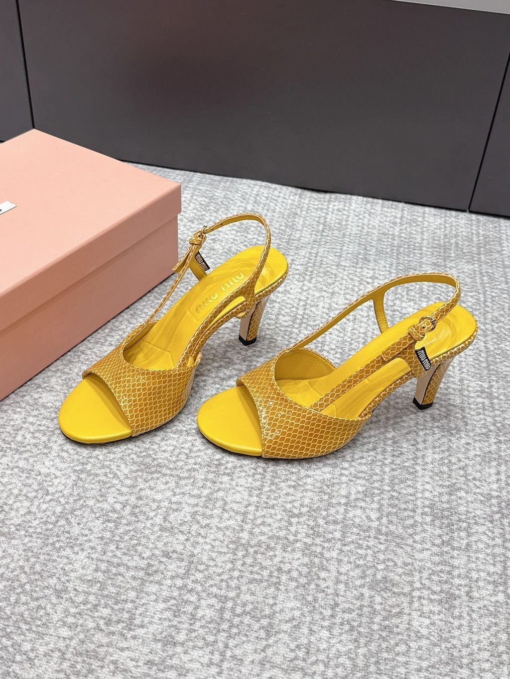 Miu 26s Heeled Sandals 8.5cm Yellow Snakeskin Texture 680495