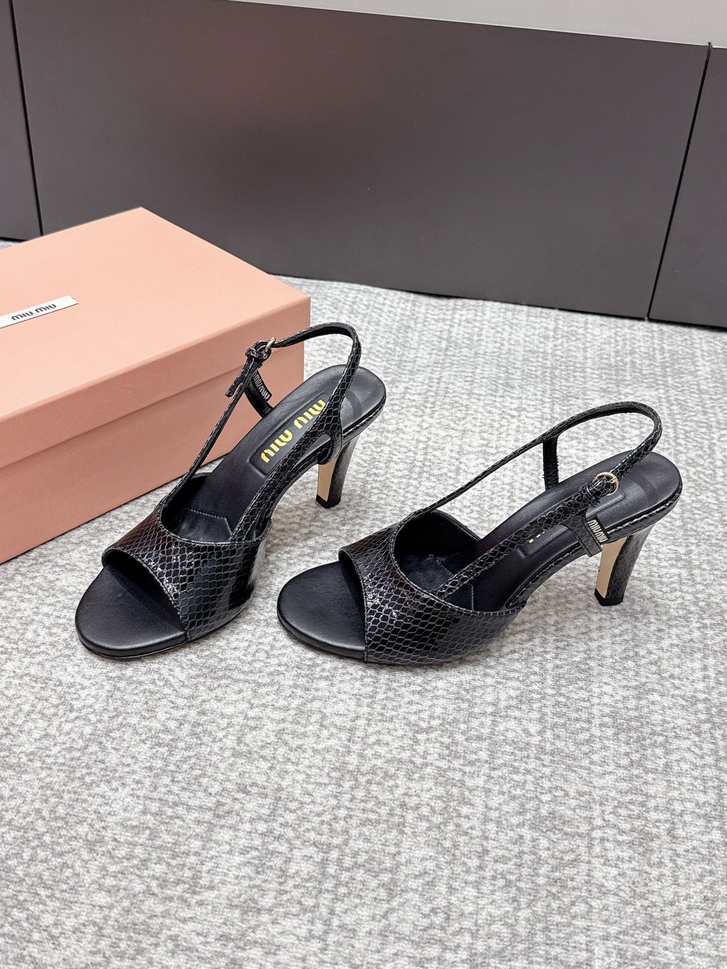 Miu 26s Heeled Sandals 8.5cm Black Snakeskin Texture 680496