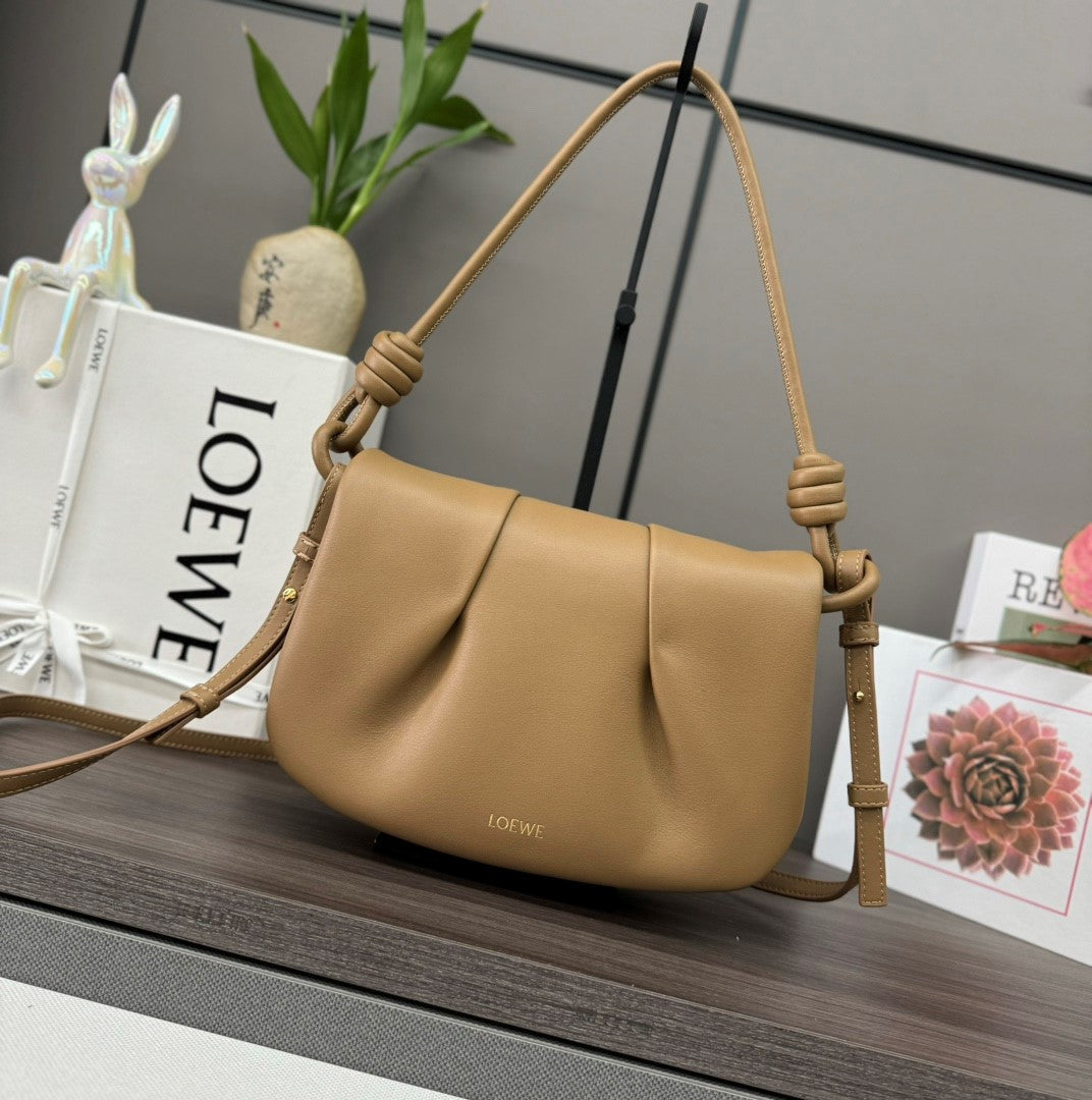 Loew Paseo Shoulder Bag 25cm Light Brown Cowhide