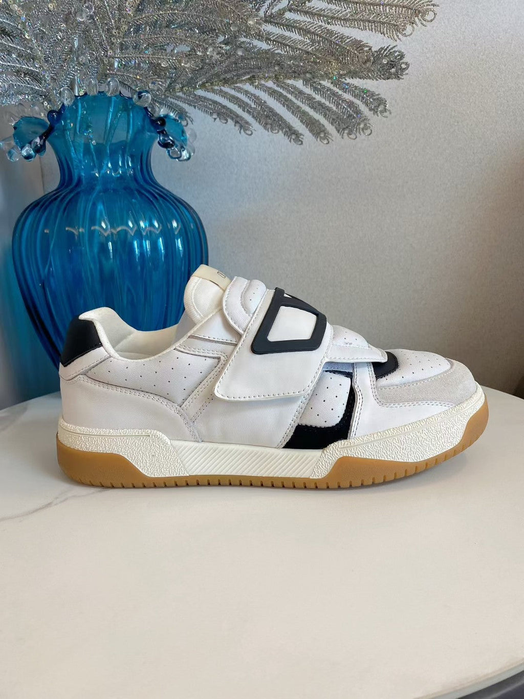 VT 25S Couple Sneakers White Black Calfskin Suede 563099