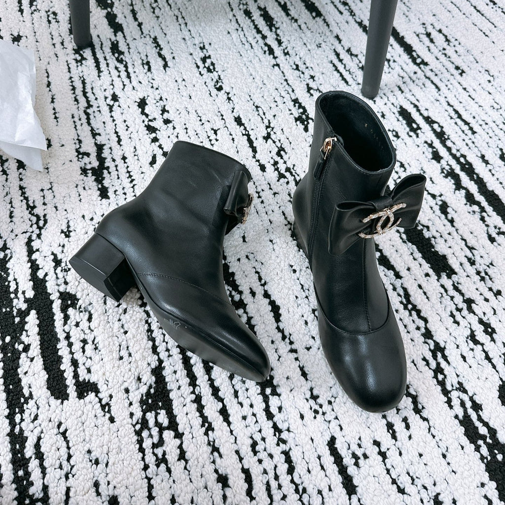 CC Ankle Boots In Black Cowhide With Bow Tie 144661