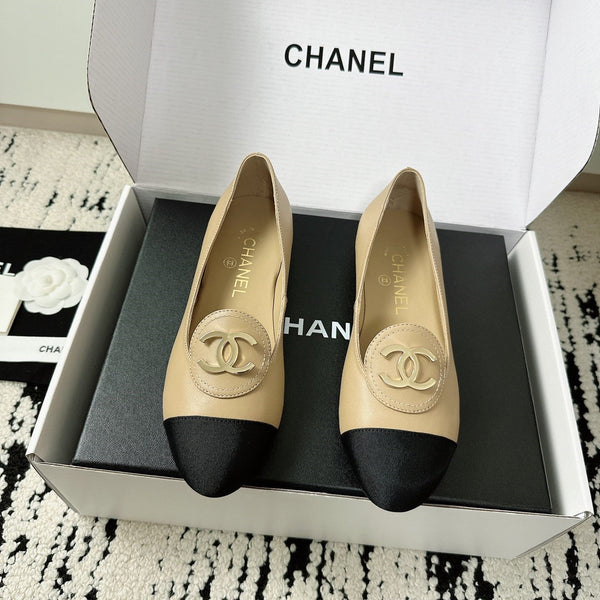 CC SS 2026 Pre Moccasin Black Beige Calfskin 628298