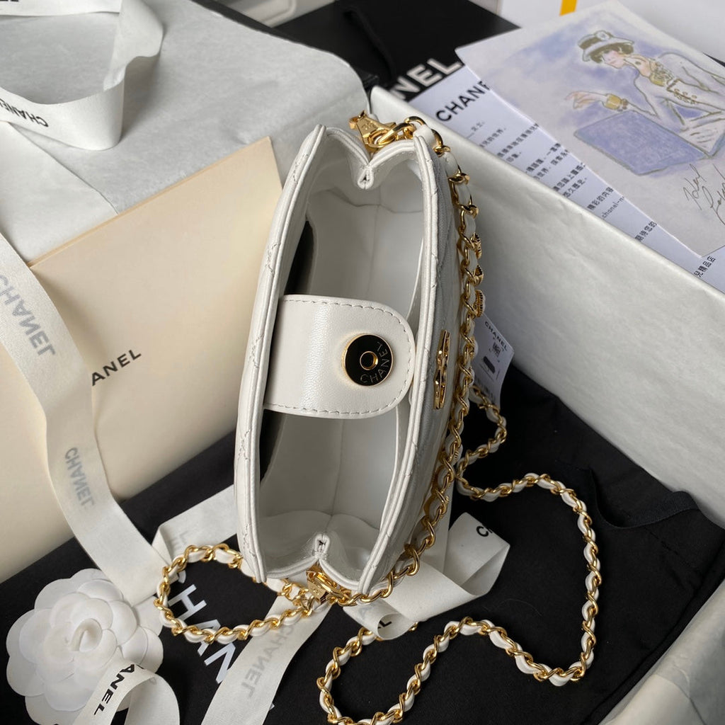 24p clutch with chain 19cm white lambskin