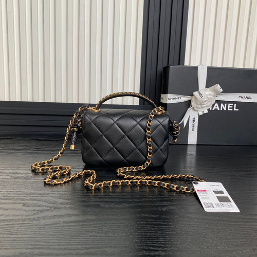 25C FLAP BAG 18 IN BLACK SMOOTH LAMBSKIN GOLD HARDWARE