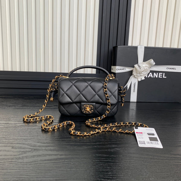 25C FLAP BAG 18 IN BLACK SMOOTH LAMBSKIN GOLD HARDWARE