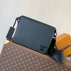 LV Takeoff Messenger 28cm Black Cowhide